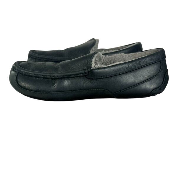 UGG Ascot Slippers Shoes Mens 10 Black Leather Moccasins Wool Sheepskin Lined main image 6